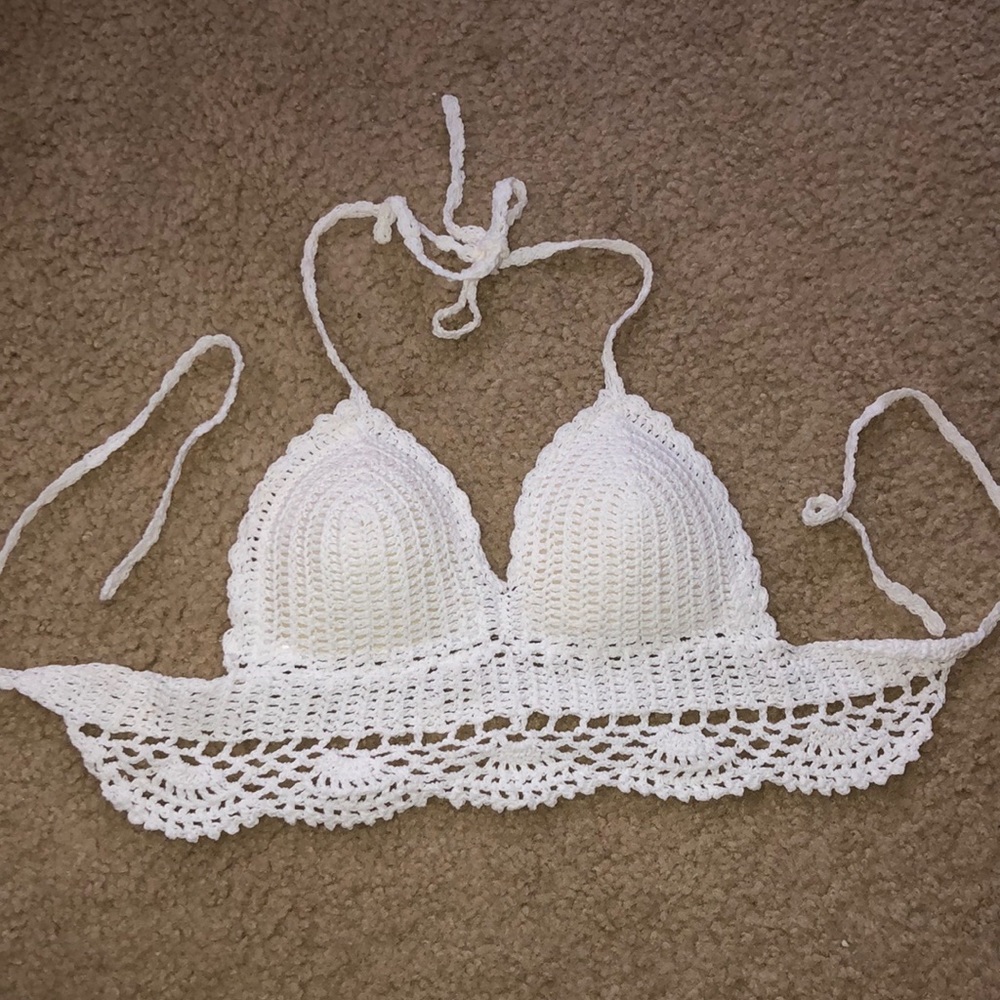 Trendy Crochet White Top (padded)